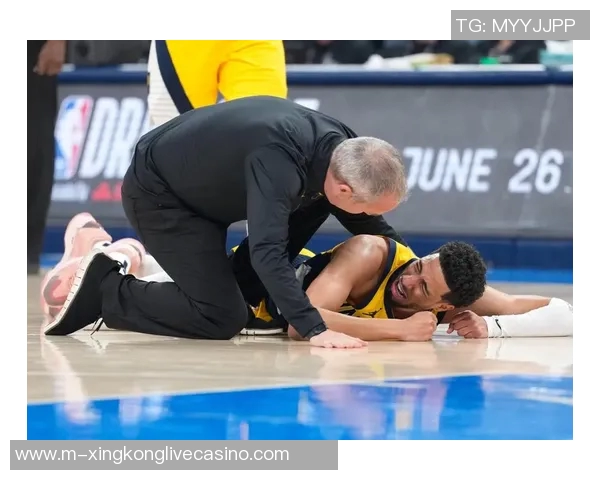 哈利伯顿在总决赛期间忍痛作战不幸遭遇右跟腱撕裂伤情严重